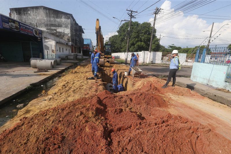Obras de saneamento e pavimentação na rua José Marcelino