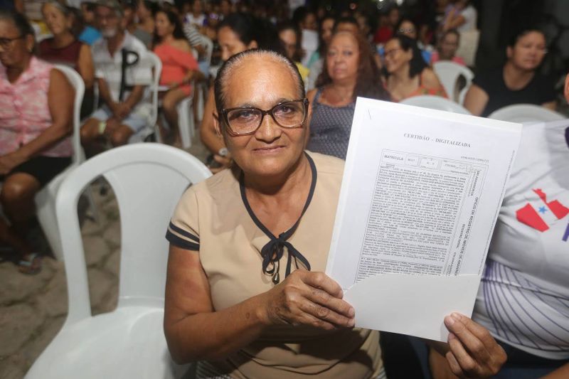 Entrega de Registro de Imóveis na Comunidade Levilândia