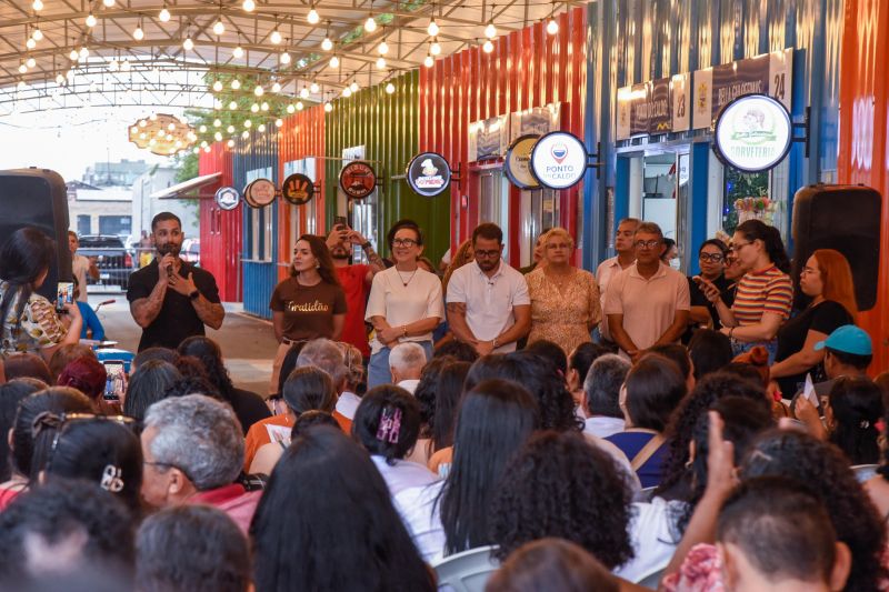 Entrega de certificado Doces que Encantam no Parque do 8