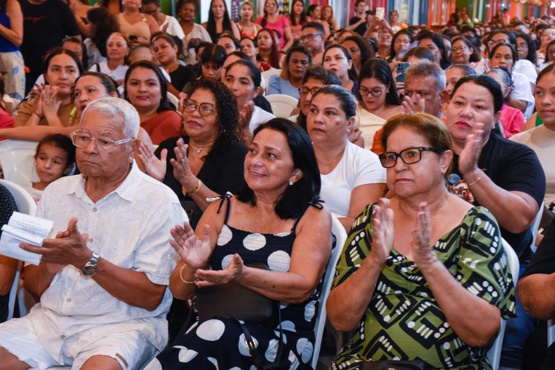 Entrega de certificado Doces que Encantam no Parque do 8
