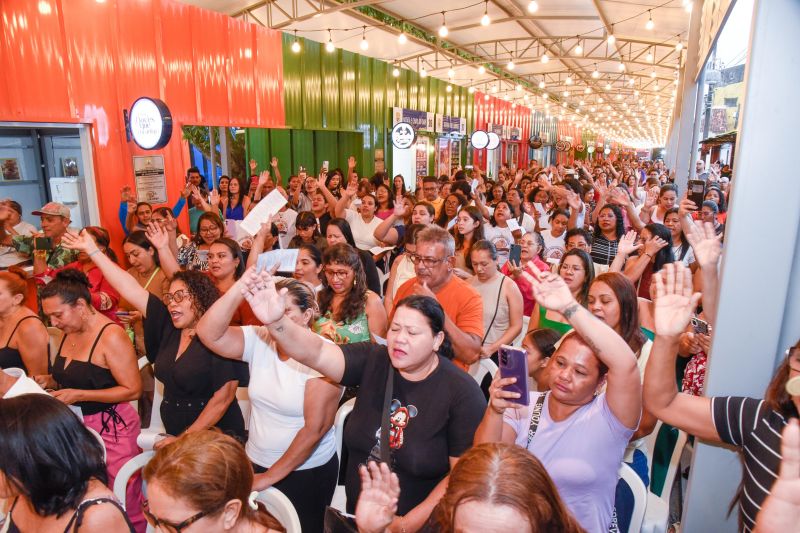 Entrega de certificado Doces que Encantam no Parque do 8