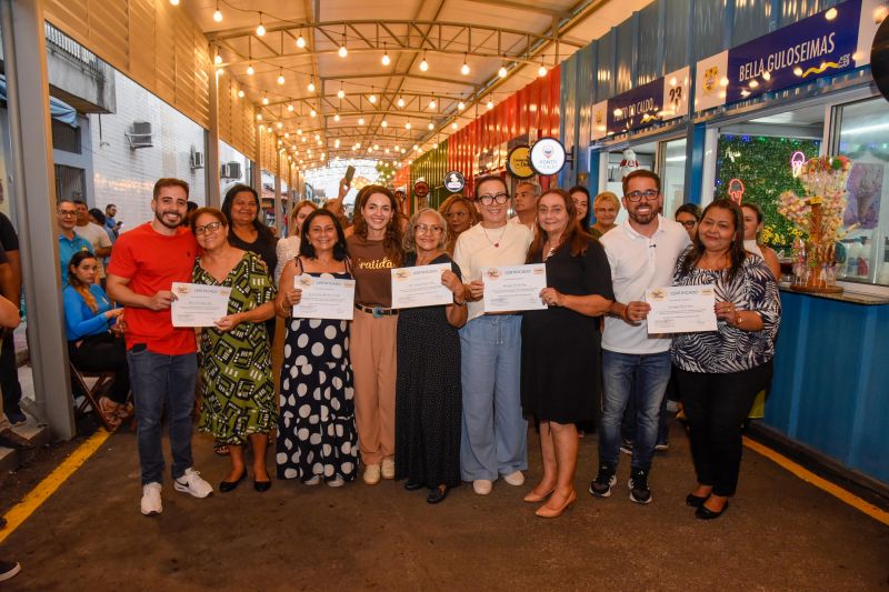 Entrega de certificado Doces que Encantam no Parque do 8