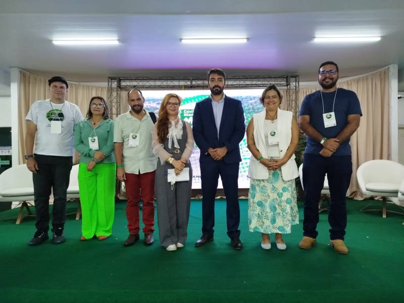 Delegados eleitos do poder público. 