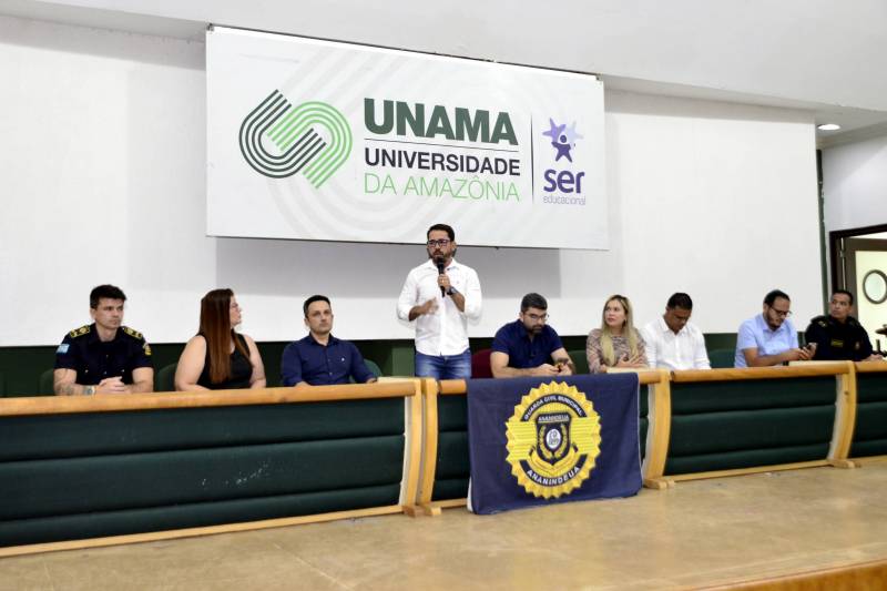 Vice Prefeito Dr. Hugo discursando na cerimonia de Posse da GCMA