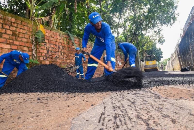 Prefeitura realiza operação tapa-buracos na Travessa Santa Maria