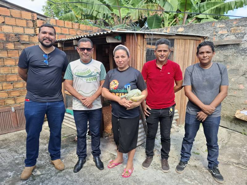 Com apoio da SEMUPA, beneficiária do projeto Aviário Ananin compartilha transformação de vida com criação de aves