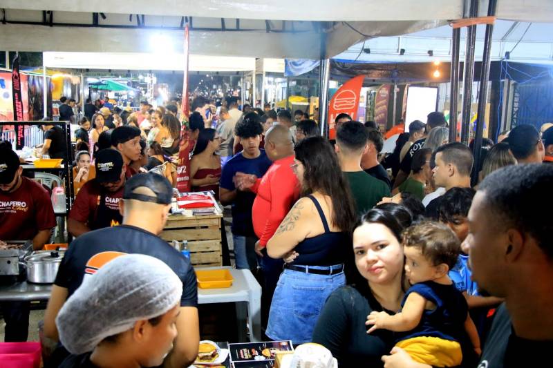 1.º Festival do Hambúrguer reúne milhares de pessoas em dois dias de evento