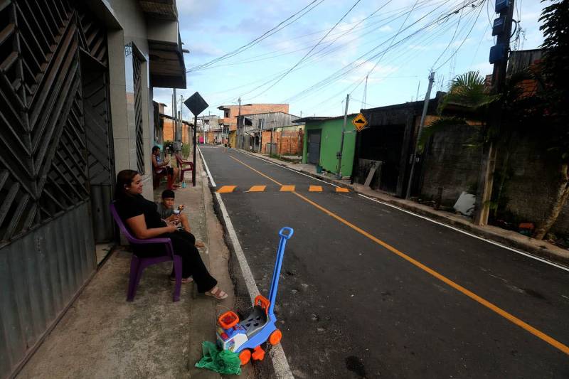 Agora a vizinhança pode sentar em frente de suas casas.