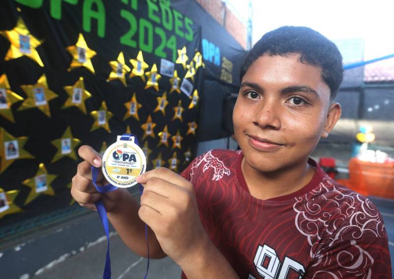 Alunos da rede municipal recebem medalhas da OPA 2024 em Ananindeua