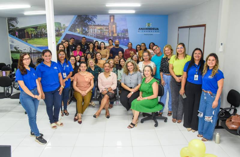 Capacitação integra servidores para fortalecer atendimento sobre calendário vacinal em Ananindeua