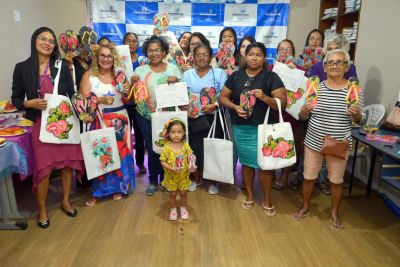 Galeria: Entrega de certificados do curso sandálias decoradas na sala da Semmu