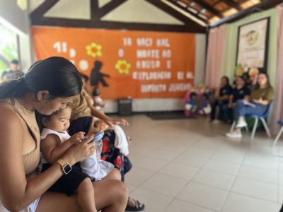 Mães tiram dúvidas sobre alimentação saudável na Semana do Bebê no CRAS de Ananindeua