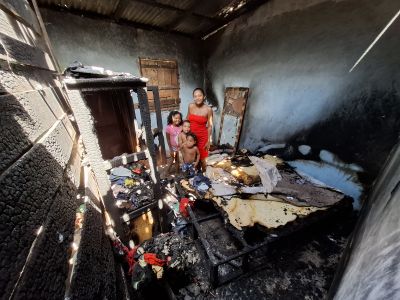 Após incêndio, família é amparada por programas sociais da Prefeitura
