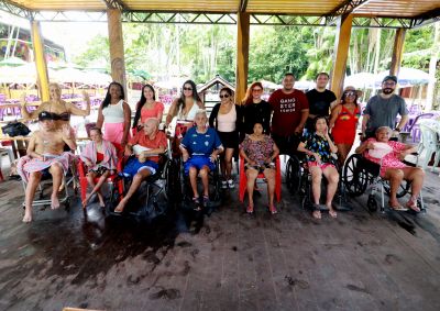 Idosos do ILPI vivem dia de lazer e emoção em balneário de Ananindeua