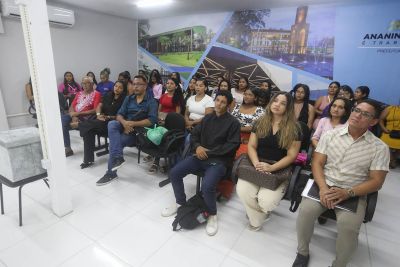 Semcat entrega certificados do curso de agente de recepção em Ananindeua