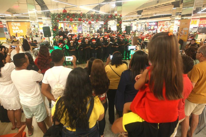 Apresentação do Coral Anjos da Guarda no Shopping Metrópole