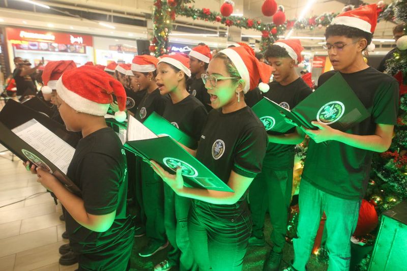 Apresentação do Coral Anjos da Guarda no Shopping Metrópole