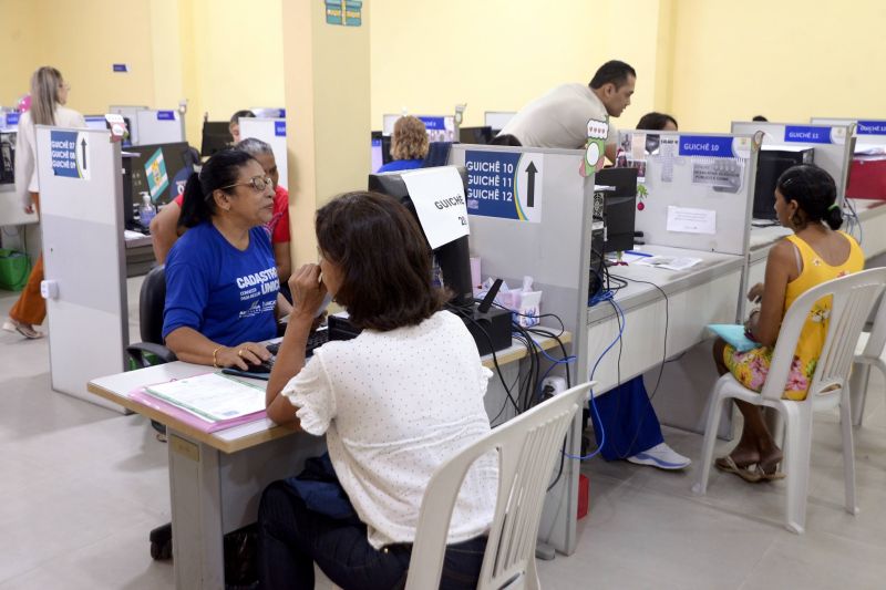 Entrega de centrais de refrigeração pela SEMCAT