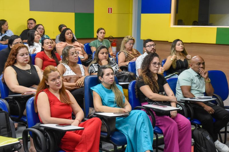 Formação de Gerentes de Saúde no auditório da Estácio