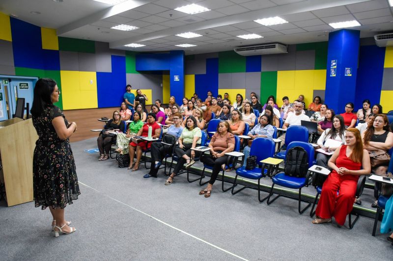Formação de Gerentes de Saúde no auditório da Estácio