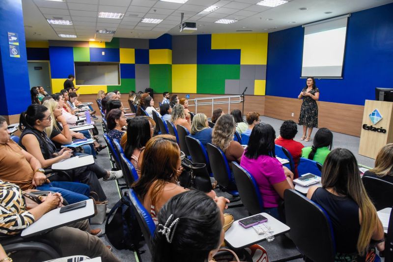 Formação de Gerentes de Saúde no auditório da Estácio