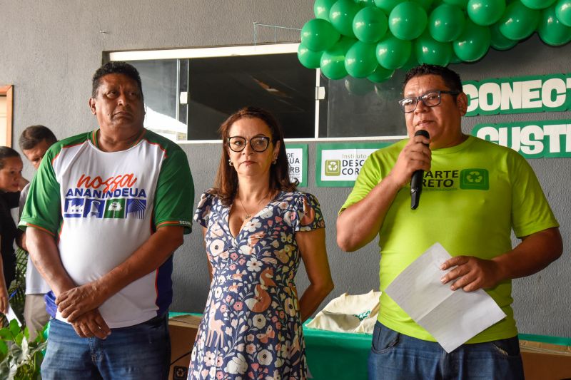 Projeto Conectados com Sustentabilidade com entrega de certificados e computadores