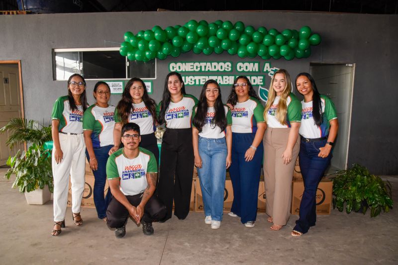 Projeto Conectados com Sustentabilidade com entrega de certificados e computadores