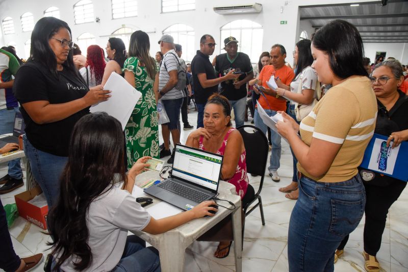 Entrega de guias de consultas para 600 pessoas