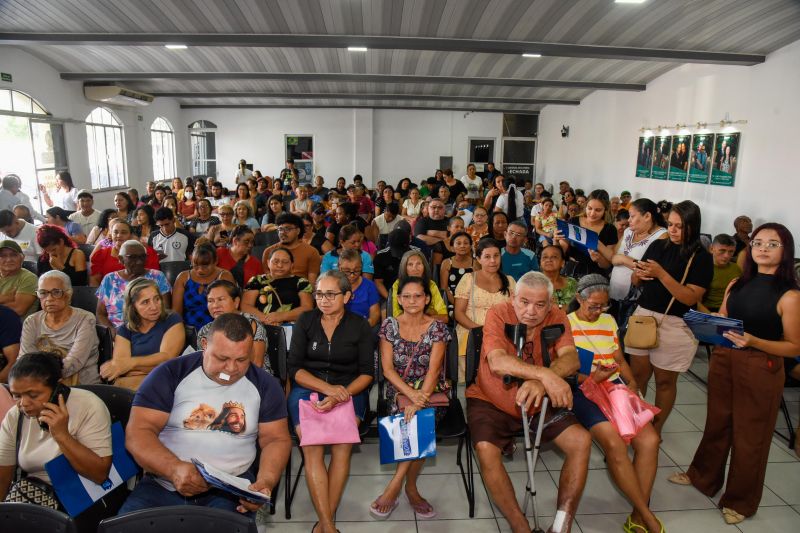 Entrega de guias de consultas para 600 pessoas