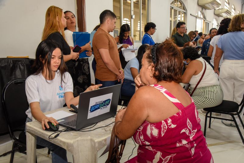 Entrega de guias de consultas para 600 pessoas
