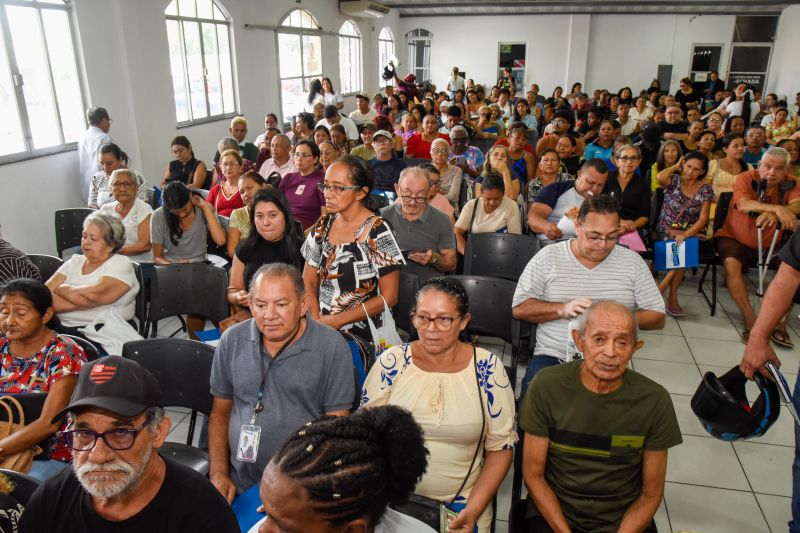 Entrega de guias de consultas para 600 pessoas