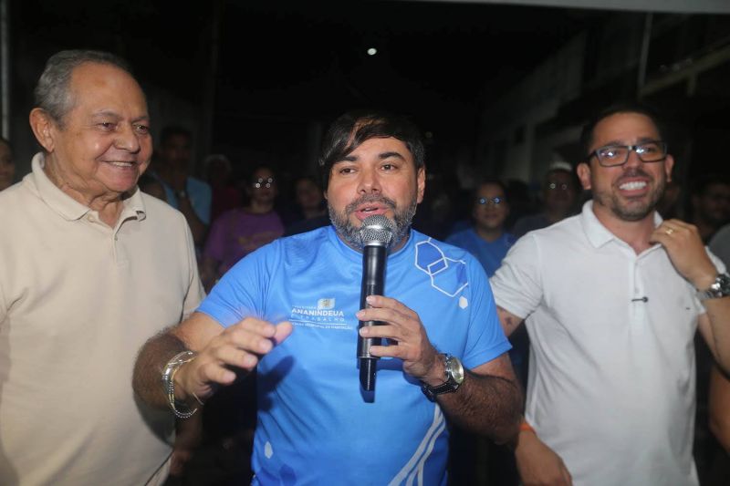 Entrega de certidões de registro de imóveis na comunidade Levilândia