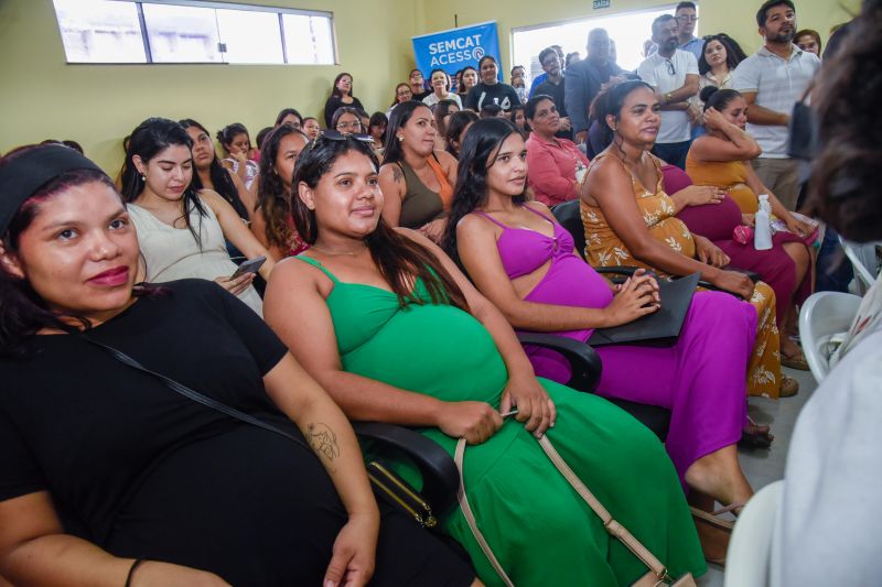 Entrega de Kit Enxoval