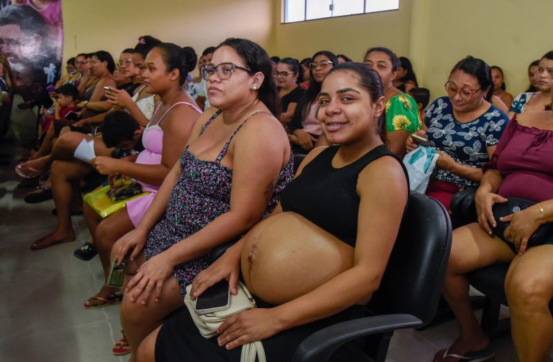 Entrega de Kit Enxoval