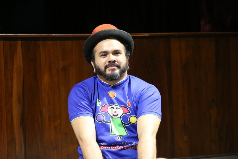 Oficina de Circo no teatro municipal de Ananindeua