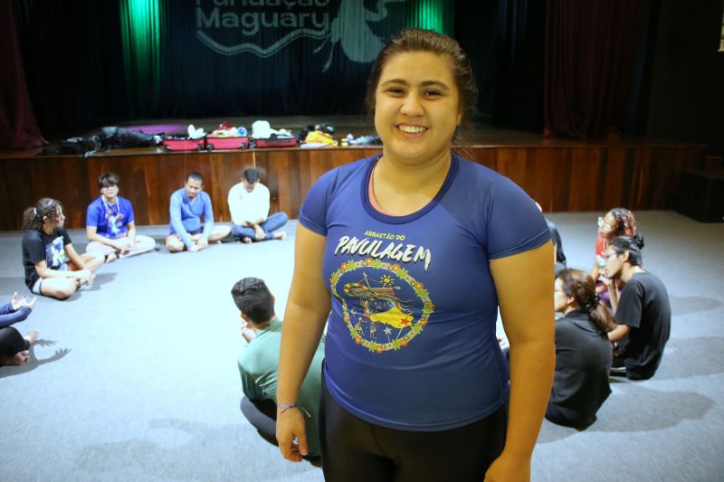 Oficina de Circo no teatro municipal de Ananindeua