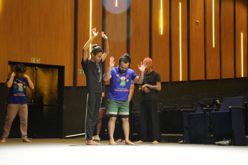 Oficina de Circo no teatro municipal de Ananindeua