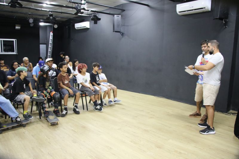 Café com skate edição especial em comemoração do dia Internacional da mulher e melhores do ano no Céu das Artes
