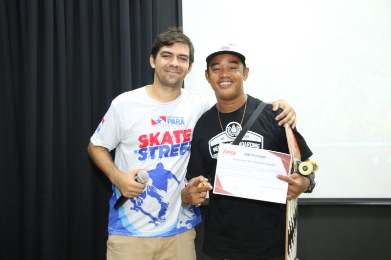 Café com skate edição especial em comemoração do dia Internacional da mulher e melhores do ano no Céu das Artes
