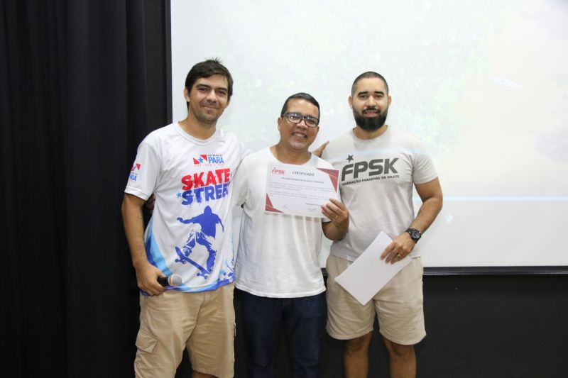 Café com skate edição especial em comemoração do dia Internacional da mulher e melhores do ano no Céu das Artes
