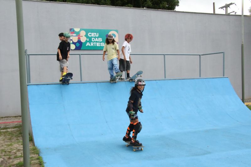 Café com skate edição especial em comemoração do dia Internacional da mulher e melhores do ano no Céu das Artes
