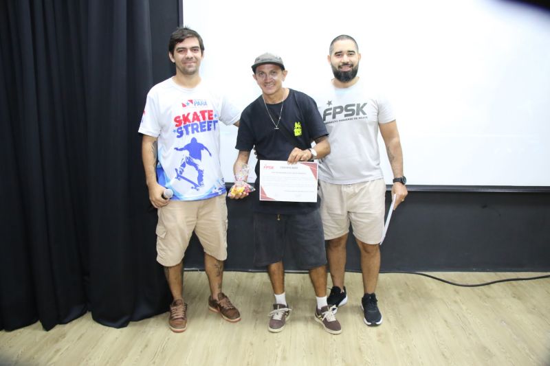Café com skate edição especial em comemoração do dia Internacional da mulher e melhores do ano no Céu das Artes
