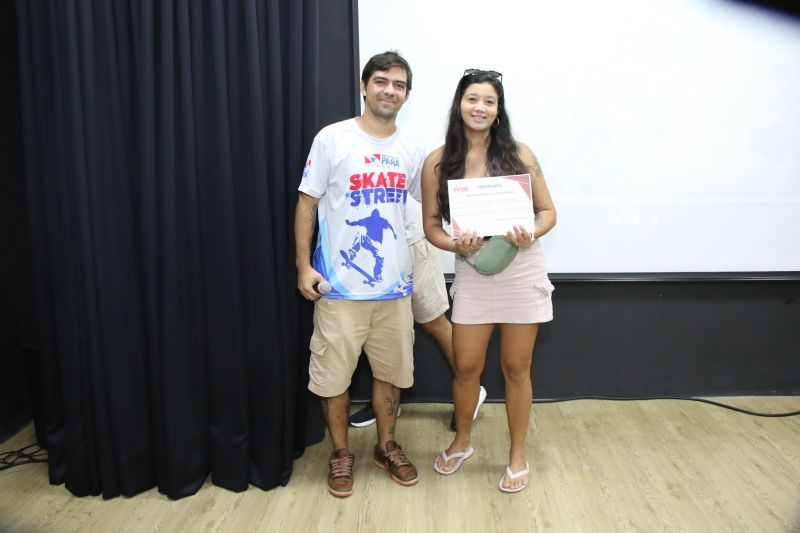 Café com skate edição especial em comemoração do dia Internacional da mulher e melhores do ano no Céu das Artes

