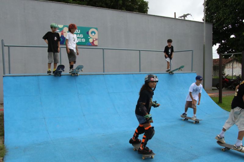 Café com skate edição especial em comemoração do dia Internacional da mulher e melhores do ano no Céu das Artes
