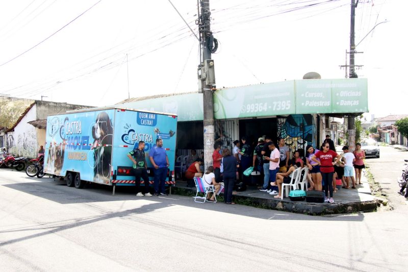 Castramóvel no espaço cidadão no Guajará l