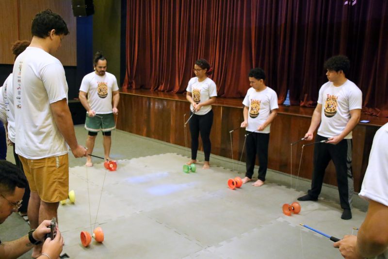 Iniciação às técnicas circenses no teatro municipal de Ananindeua