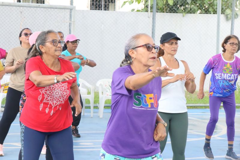 Entrega de certificado do curso profissionalizante no CRAS Estrela