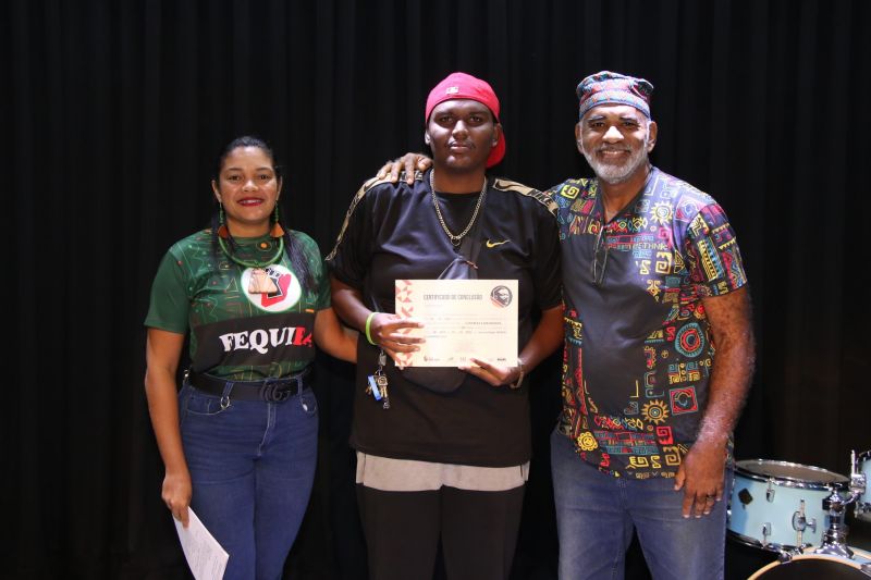 Entrega de certificado do curso profissionalizante no CRAS Estrela