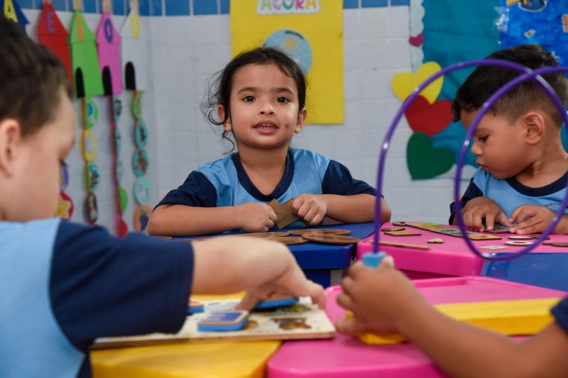Imagens de alunos da escola EMEF Adelina Lúcia de Sousa no Jardelândia