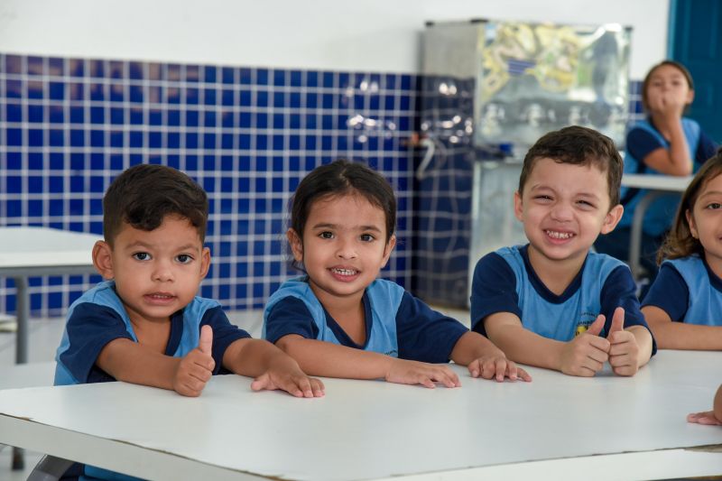 Imagens de alunos da escola EMEF Adelina Lúcia de Sousa no Jardelândia